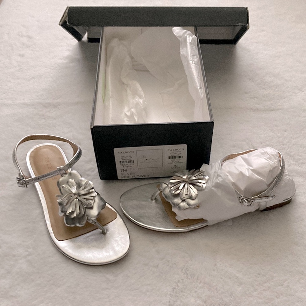 Talbots Keri Flower leather sandals, silver, Sz 7M